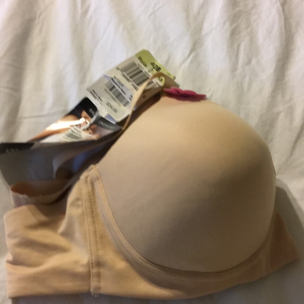 Ladies BALI bra, 40B Size. Brand new with tag.